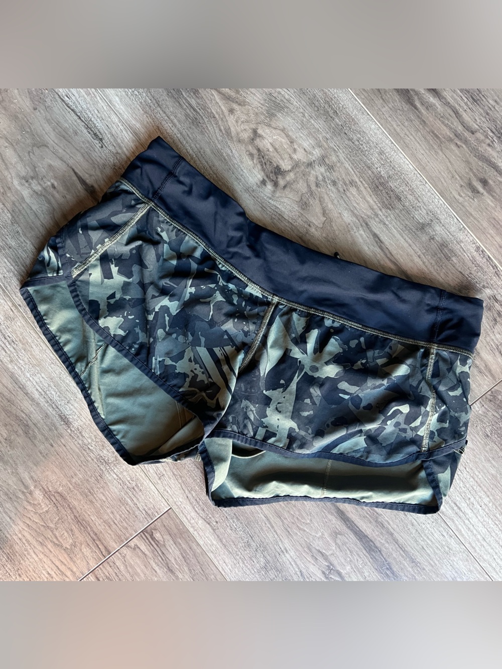 Lululemon Camouflage Athletic Running Shorts - Olive & Black Size 10